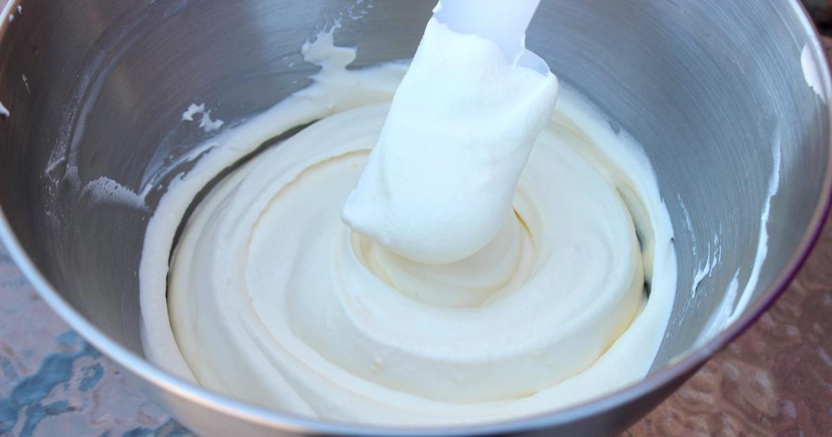 Cómo hacer buttercream de merengue suizo | Postres Fáciles y Ricos