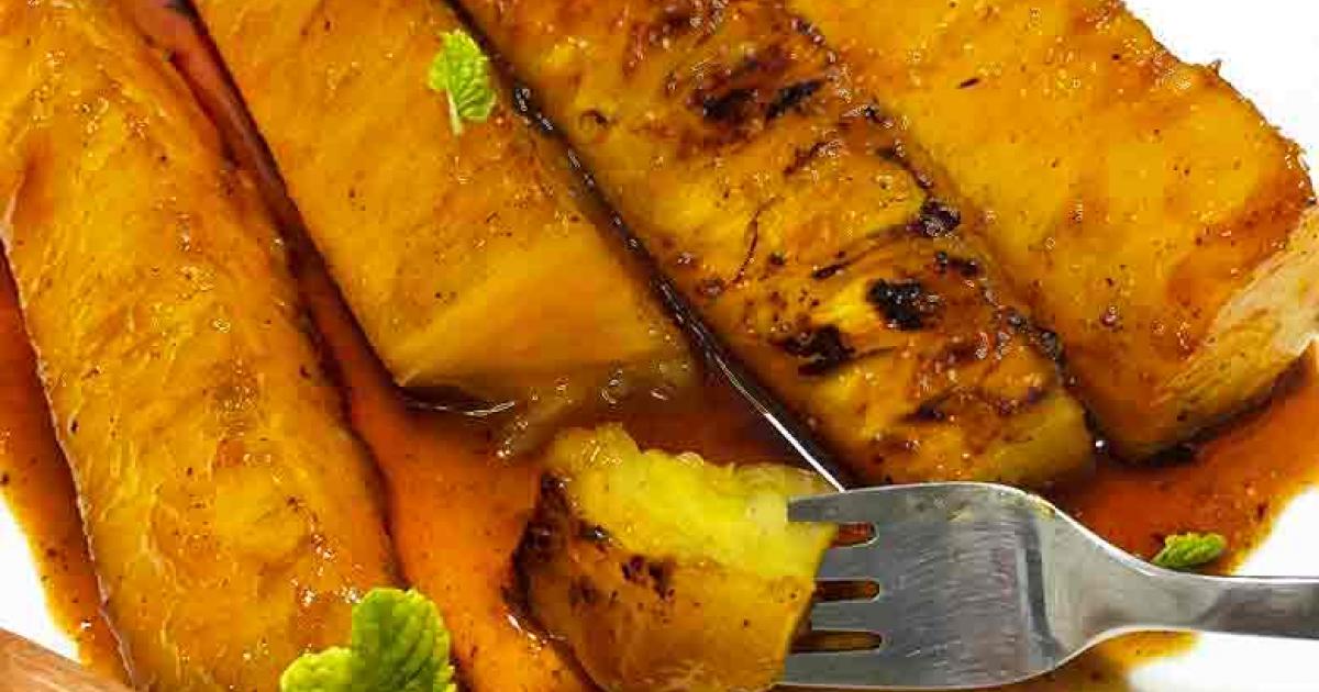 Piña asada al ron | Postres Fáciles y Ricos